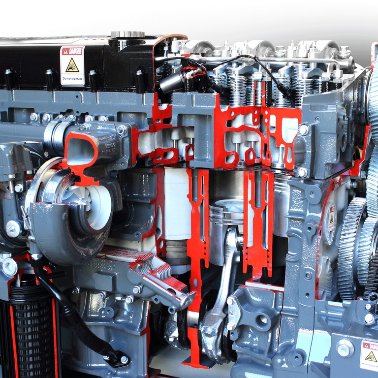 Moteur diesel 6 cylindres « IVECO » complet en coupe, avec entraînement électrique