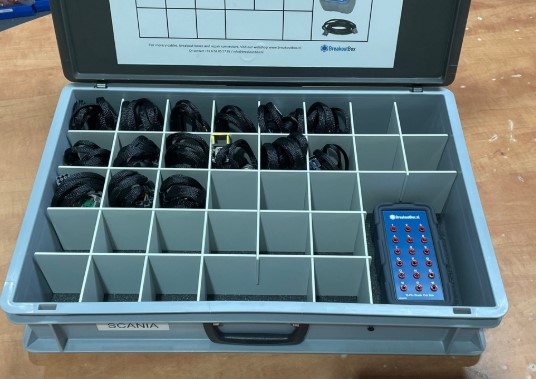 Jeu de 15 dérivateurs VI SCANIA avec bornier de mesure, valise de rangement