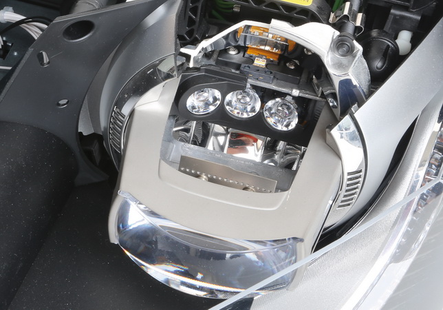 Phares Full-LED avec feux de jour (Audi R8), en coupe