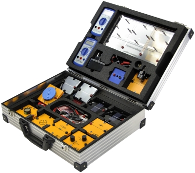 Valise de TPs Système Photovoltaïque ReadyToGo (Sans douilles de sécurité) Avec capteur solaires, charges, condensateur, batterie, cordons, multimètres, lampe